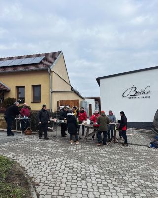 Sousedský jelení guláš před vinařstvím 🤩😍 #vrbice #vinarstvibocko #jelenigulas #vino